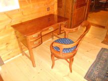 židle otáčecí a psací stůl: zrestaurováno